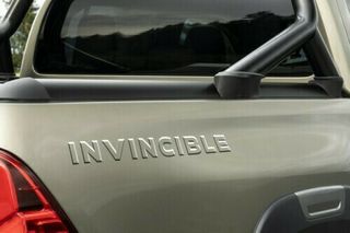 Toyota Γνήσιο Αυτοκόλλητο Πλαϊνών Καρότσας Hilux Invincible (2 Τεμάχια Δεξιά-Αριστερά)