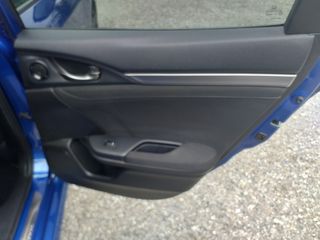 Honda Civic 2017-thumb-19
