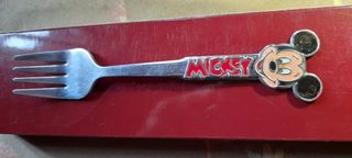 πιρουνακι  συλλεκτικό MICKEY .DISNEY USA.. εποχής 80 Αν θέλετε δεστε όλες τις αγγελίες μου κάτω από το όνομα μου πατήστε κατω απο το ονομαμου ευχαριστω για τον χρονα σας