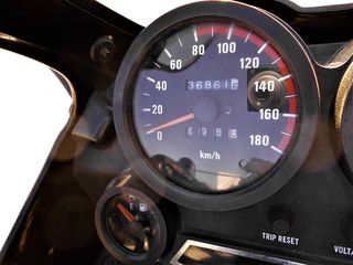 Kawasaki GPZ 400 1987-thumb-11