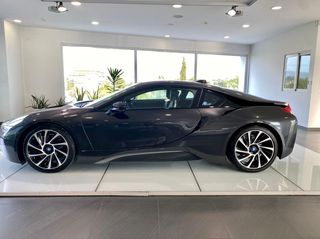 Bmw i8 2016-thumb-1