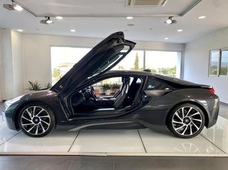 Bmw i8 2016-thumb-14