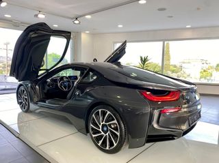 Bmw i8 2016-thumb-20