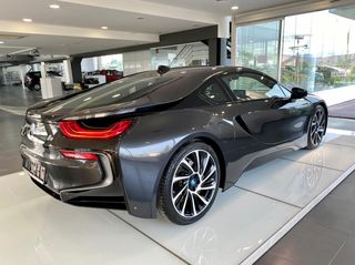 Bmw i8 2016-thumb-23