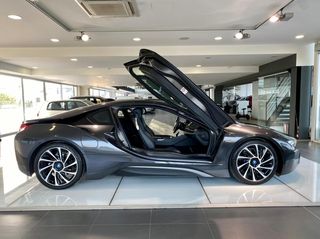 Bmw i8 2016-thumb-28
