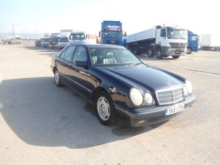 Mercedes-Benz E 200 1997-thumb-1