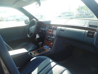 Mercedes-Benz E 200 1997-thumb-5