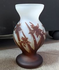 ΓΥΑΛΙΝΟ VINTAGE ΒΑΖΟ ΖΩΓΡΑΦΙΣΜΕΝΟ ΣΤΟ ΧΕΡΙ