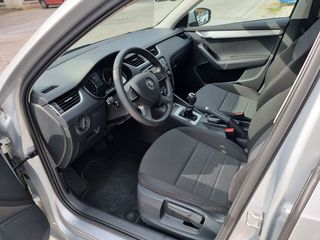 Skoda Octavia 2014 1.6 TDI DSG NAVI Book Service-thumb-46