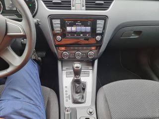 Skoda Octavia 2014 1.6 TDI DSG NAVI Book Service-thumb-77