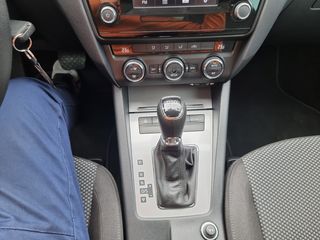 Skoda Octavia 2014 1.6 TDI DSG NAVI Book Service-thumb-83