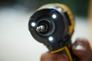 ΠΡΟΣΦΟΡΑ!!ΝΕΑ ΣΕΙΡΑ V20 Stanley Fatmax Brushless ΕΠΑΓΓΕΛΜΑΤΙΚΟ Κρουστικό Κατσαβίδι Μπαταρίας 18V 2x2Ah Ροπη 190Nm-thumb-3
