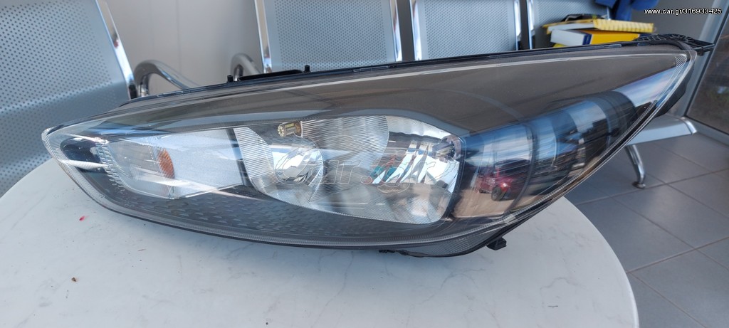 Ford focus 14-18 μεταχειρισμένα φαναρια με μαύρο φόντο h7/h1/ led