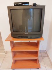 Έπιπλο τηλεόρασης ξύλινο με ροδάκια