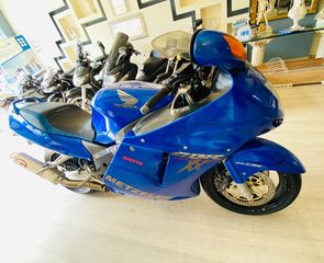 Honda CBR 1100 2001-thumb-2