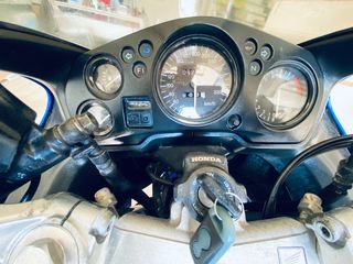Honda CBR 1100 2001-thumb-4