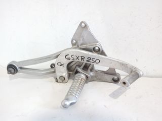 Δεξι βαση μαρσπιε οδηγου απο SUZUKI GSX250R 1988 (Right bracket footrest)