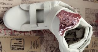 Ολοκαίνουργιο Παιδικό sneakers με αυτοκόλλητο Λευκό με ροζ glitter Λεπτομέριες μόνο σε Νο 35