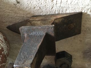 Αμόνι, παλιό εργαλείο , σίδερο μασίφ για χρήση και για διακόσμηση  μήκος 63εκ., πλάτος 17εκ., τιμή 750€...-thumb-7
