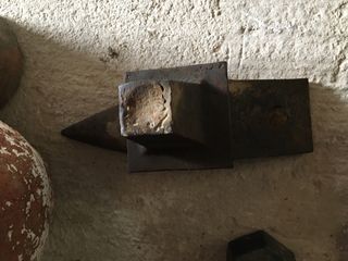 Αμόνι, παλιό εργαλείο , σίδερο μασίφ για χρήση και για διακόσμηση  μήκος 63εκ., πλάτος 17εκ., τιμή 750€...-thumb-11