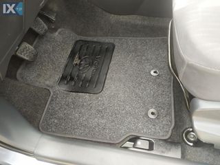 Toyota Yaris 2009 6 speed start stop-thumb-19