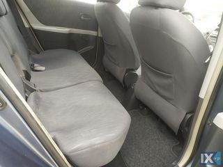Toyota Yaris 2009 6 speed start stop-thumb-43