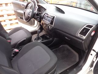 Hyundai i 20 2013-thumb-12