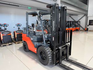 Toyota 2026 52-8FDJF35-thumb-1