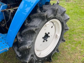 Αμπελουργικά Τρακτέρ Iseki 1985 TU1500-4x4-άβαφο-thumb-5