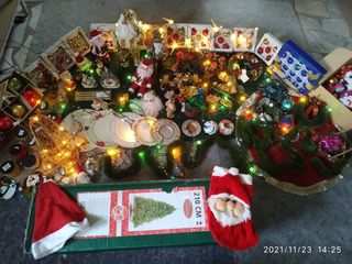 Χριστουγεννιατικο δεντρο 2.10 με βαση + στολιδια μπαλες παιχνιδια κουκλες πιατα χριστουγεννιατικα  φωτακια ρυθμιζομενα