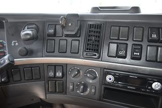 Σασί Volvo 2005 FH 12-420 R 6X2-thumb-25