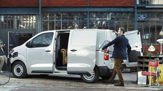 Κλούβα Citroen 2023 e-JUMPY VAN 136hp M L2 H1-thumb-1