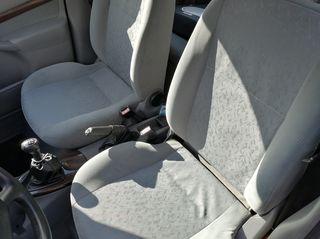 Ford Focus 2000-thumb-9