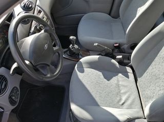 Ford Focus 2000-thumb-8