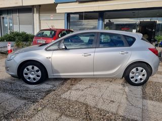 Opel Astra 2011-thumb-3