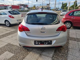 Opel Astra 2011-thumb-5