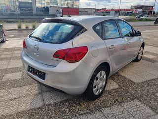 Opel Astra 2011-thumb-6