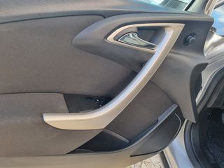 Opel Astra 2011-thumb-9