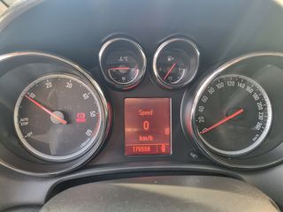Opel Astra 2011-thumb-11