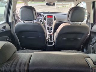 Opel Astra 2011-thumb-19