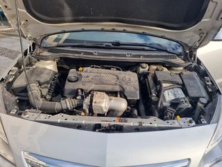 Opel Astra 2011-thumb-20