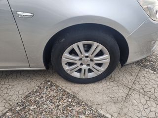 Opel Astra 2011-thumb-23
