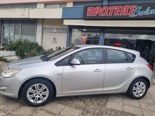Opel Astra 2011-thumb-25