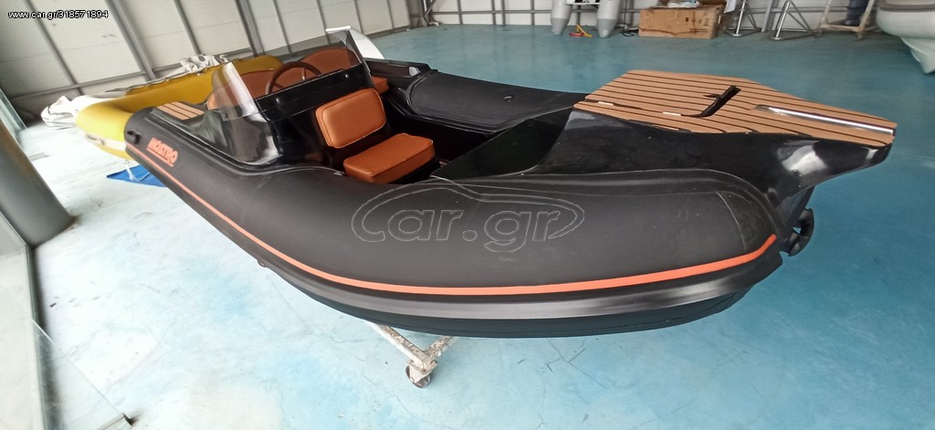 Mostro 2024 FAMILY 400 DARK EDITION