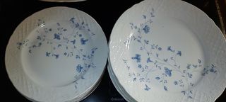 Bavaria Σερβίτσιο ανάγλυφη   Πιάτων από Πορσελάνη εποχής 1960 αμεταχιρηστα..  λευκό με γαλανο χρωμα. 2 εξάδες με σαλατιερα 30 εκατοστά 