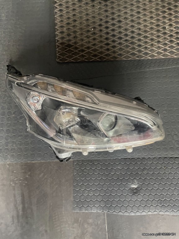 Φαναρι εμπρός δεξί Ford Fiesta 