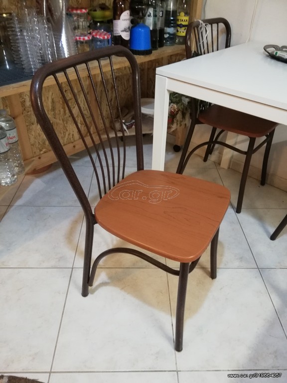 4 καρέκλες