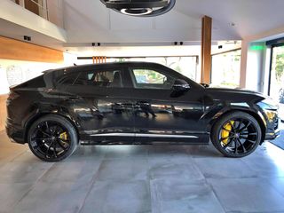 Lamborghini Urus 2021-thumb-10