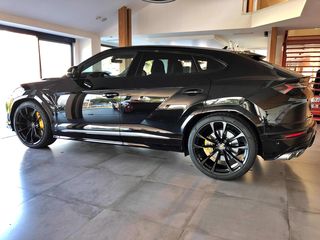 Lamborghini Urus 2021-thumb-6