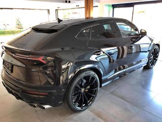 Lamborghini Urus 2021-thumb-4